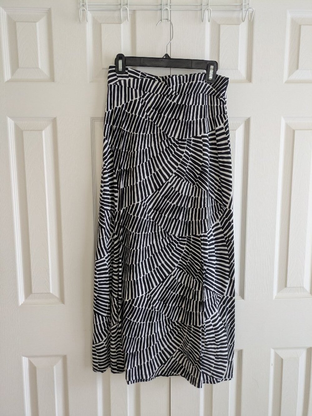 Boden White/Black Print Maxi Skirt in Size 6P